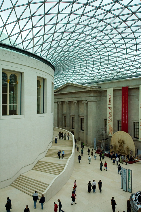 British Museum Dome || Canon350d/EF17-55/F2.8EFS@17 | 1/320s | f5.6 |  IS800 | handheld