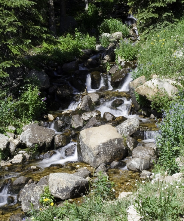 Colorado Waterfall || Canon350d/EF17-40/F4L@39 | 1/5s | f22 | ISO100 | tripod