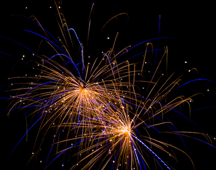 Blue and Gold Fireworks || Canon40d/EF28-105/F3.5-4.5@28 | 3s | f10 |  IS100 | tripod