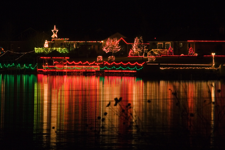 Holiday Lights, Emerald Lake|| Canon350d/EF70-200/F4L@200| 2s | f14 | ISO400 |tripod