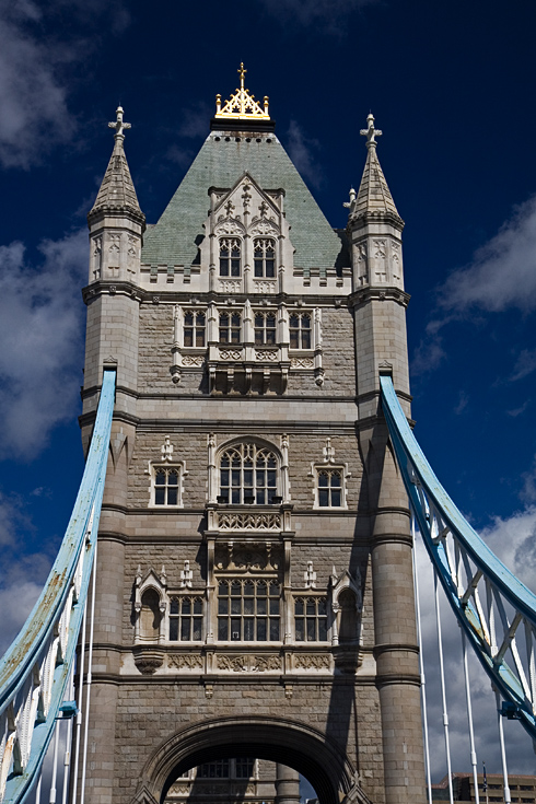 London Tower Bridge || Canon350d/EF17-55/F2.8EFS@31 | 1/640s | f6.3 |  IS200 | handheld