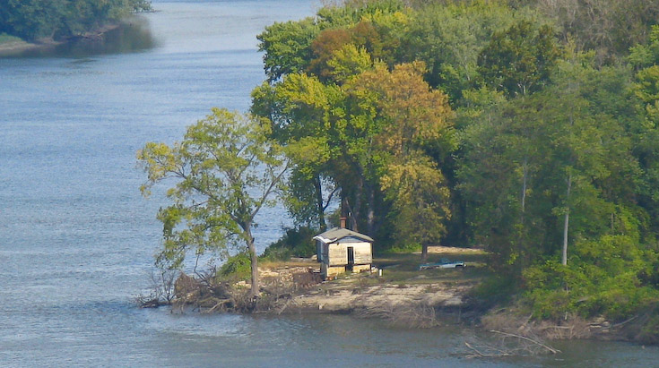 Shack on the Mississippi || Canon Powershot A720/34.8 (210mm 35mm equiv) | 1/320 | f4.8 | ISO80 | handheld