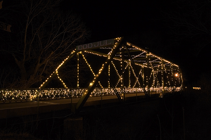 Smoky Hill Bridge at Night|| Canon350d/EF17-40/F4L@17| .4s | f8 | ISO400 |tripod