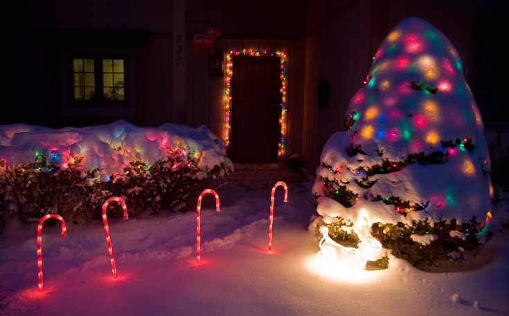 Snow Lights || Canon40d/EF17-55/F2.8EFS@17 | 1/15s | f3.5 |  ISO800 | handheld